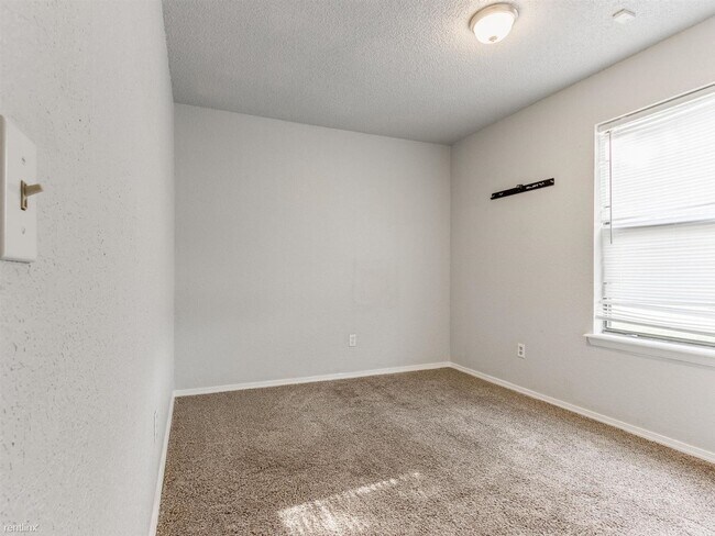 Building Photo - 3 br, 2 bath House - 2716 Zachary Place