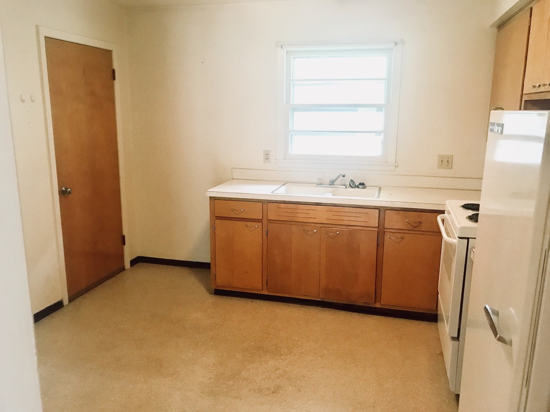 Kitchen - 127 9th St SE