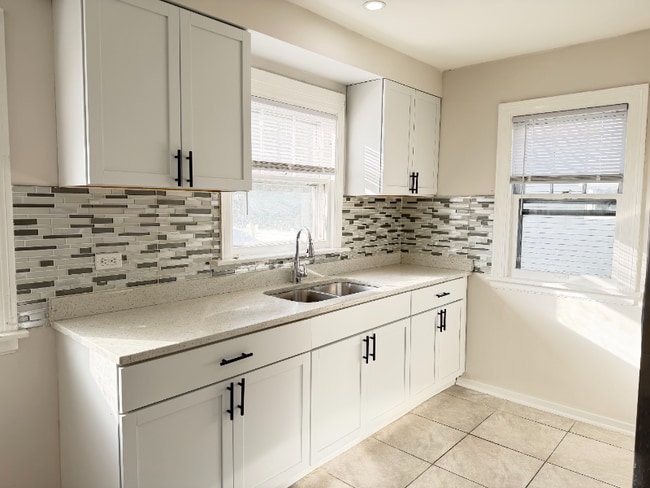 Foto del edificio - 18534 Wentworth Ave