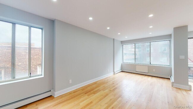 Foto del edificio - 67-39 Clyde St