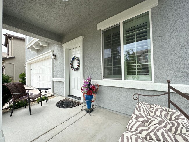 Building Photo - ROOMMATE  WANTED!!! in Somerset Vue
