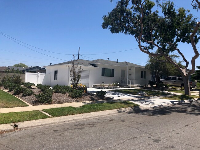 Amazing neighborhood-central to great Torrance Schools/and Torrance amenities - 2047 Kathy Way