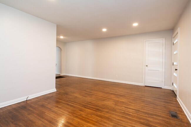 Building Photo - 517 S Belmont St