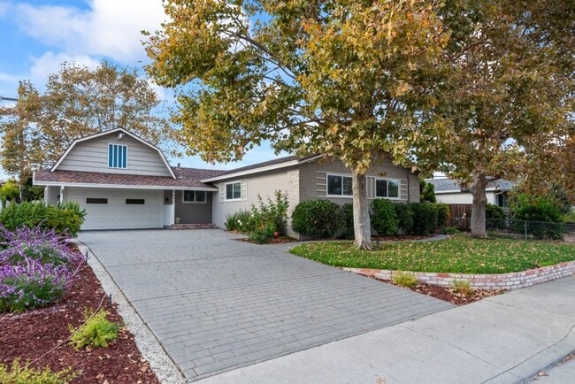 Foto del edificio - 692 Pomeroy Ave