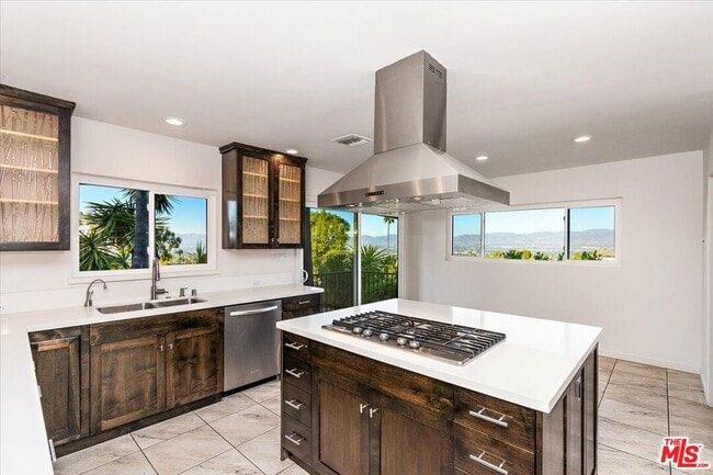 Foto del edificio - 15451 Longbow Dr