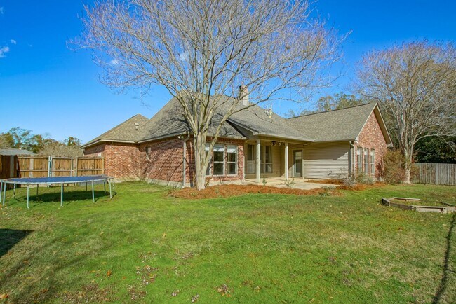 Building Photo - 26962 Regency Park Dr