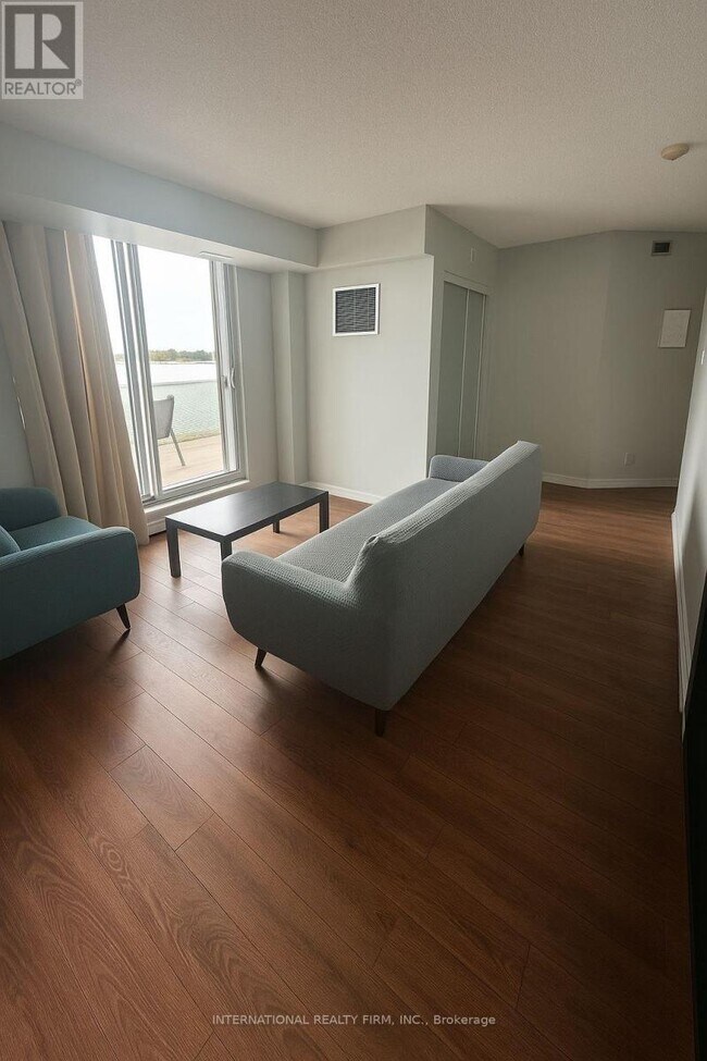 Photo du bâtiment - 801-801 Sheppard Ave W