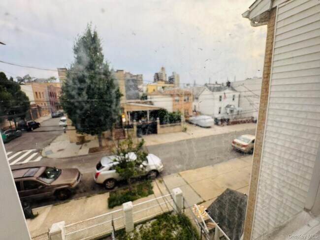 Foto del edificio - 21-13 25th Rd