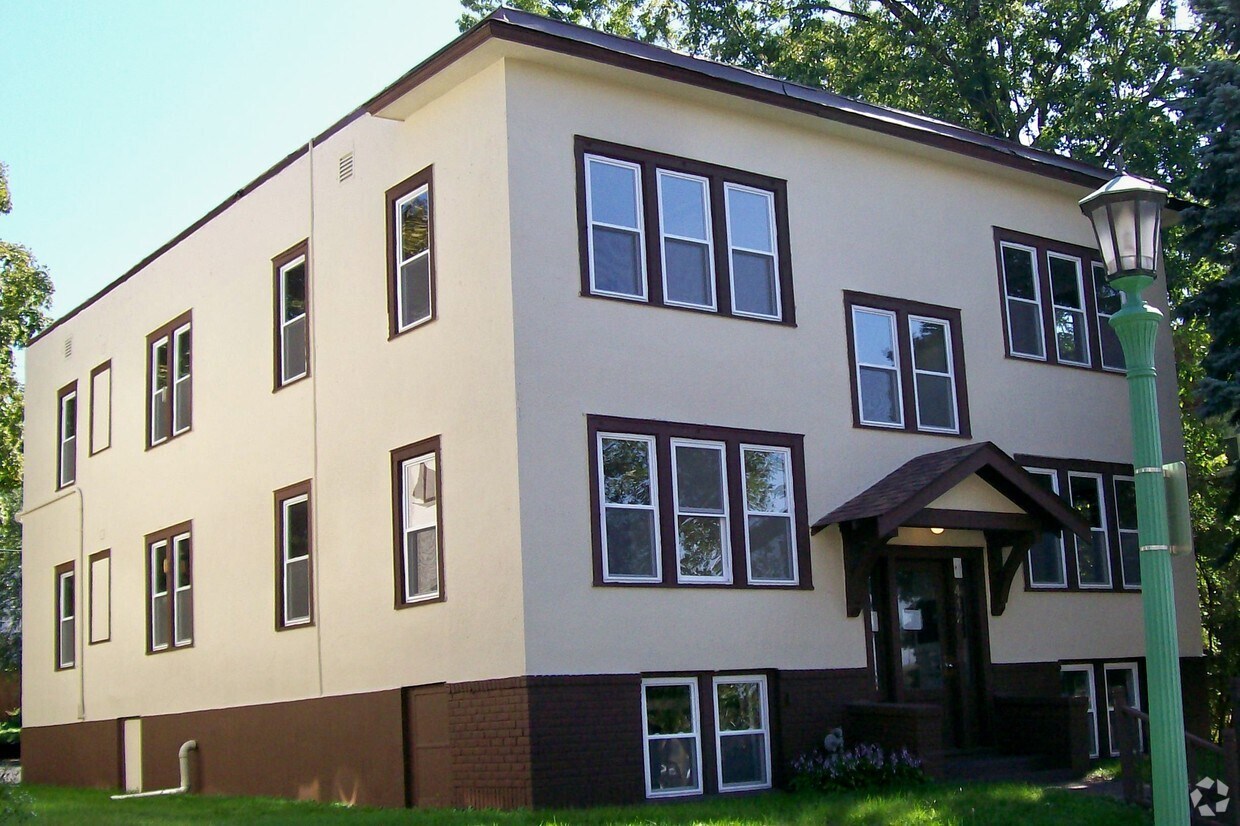 Building Photo - 412-422 Pierce St N