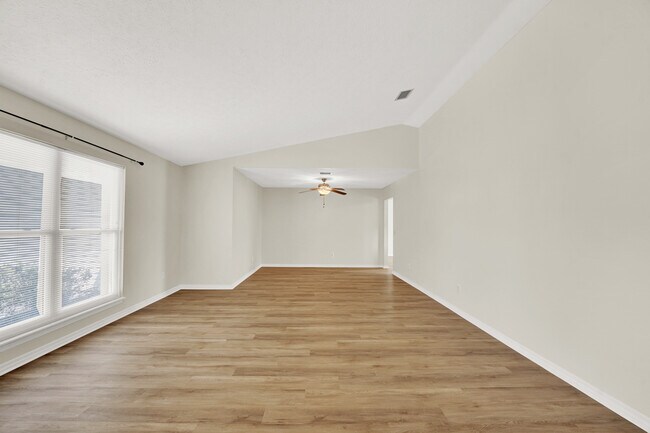 Foto del edificio - 7525 Melody Ln