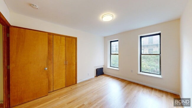 Building Photo - 213 E 84th St
