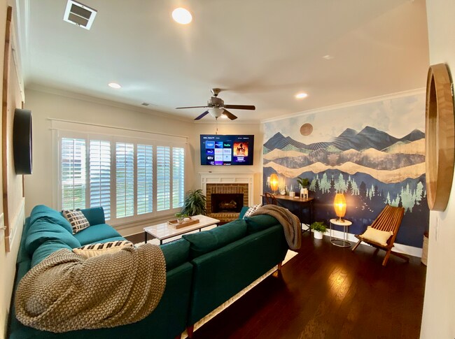 Den - 3850 Grants Ln