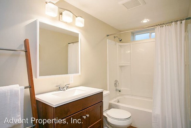 Building Photo - 2 br, 1 bath Apartment - 690 61st Street