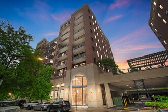 Building Photo - 811 W 15th Pl