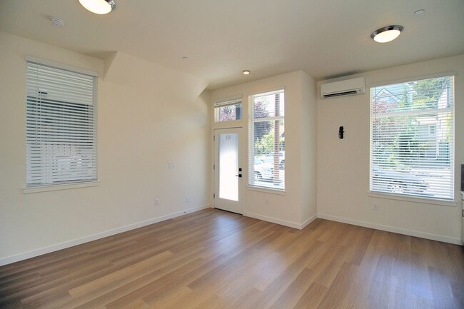 Building Photo - 1111 SE Tenino St