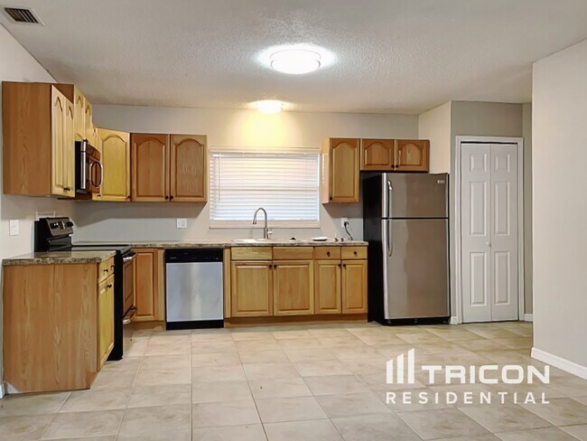 Building Photo - 10811 La Vista Loop