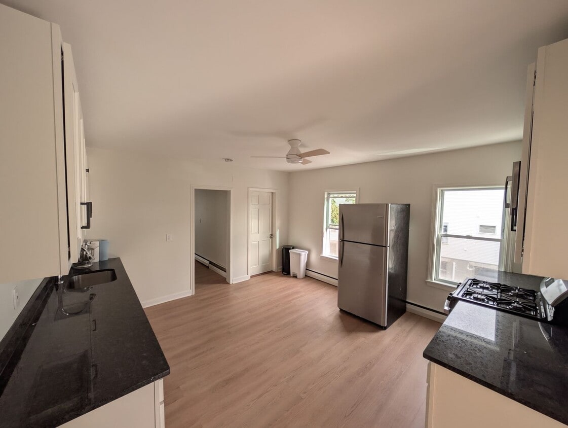 Foto principal - South Boston 3bed / 1bath with one parking...