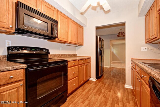Foto del edificio - 3820 RiverOaks Ln