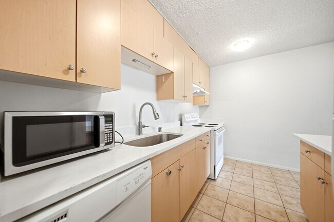 Foto del edificio - Charming 1-Bedroom Condo in the Heart of Denver's University Neighborhood