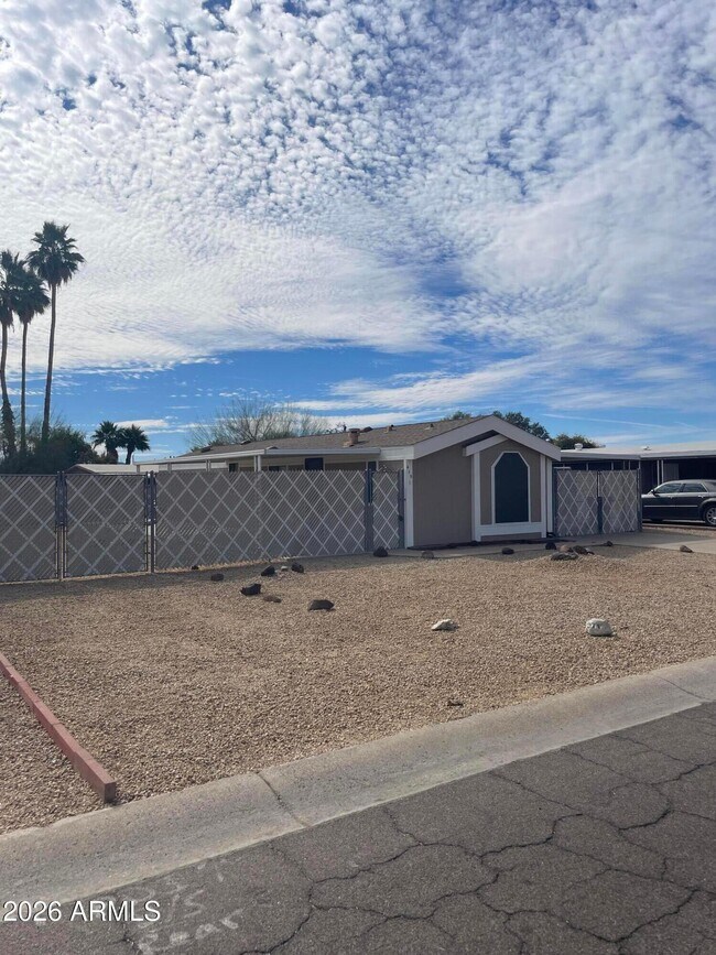 Building Photo - 415 E Villa Theresa Dr