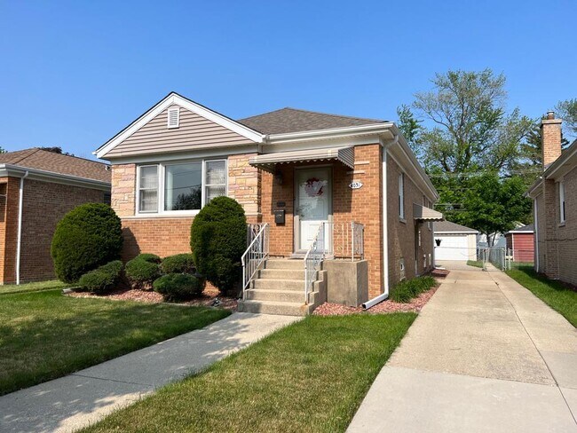 Building Photo - 4031 Custer Ave