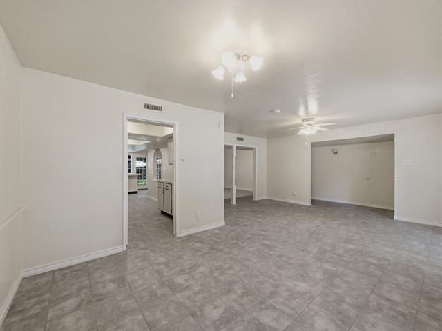 Foto del edificio - 1000 Windy Meadow Dr