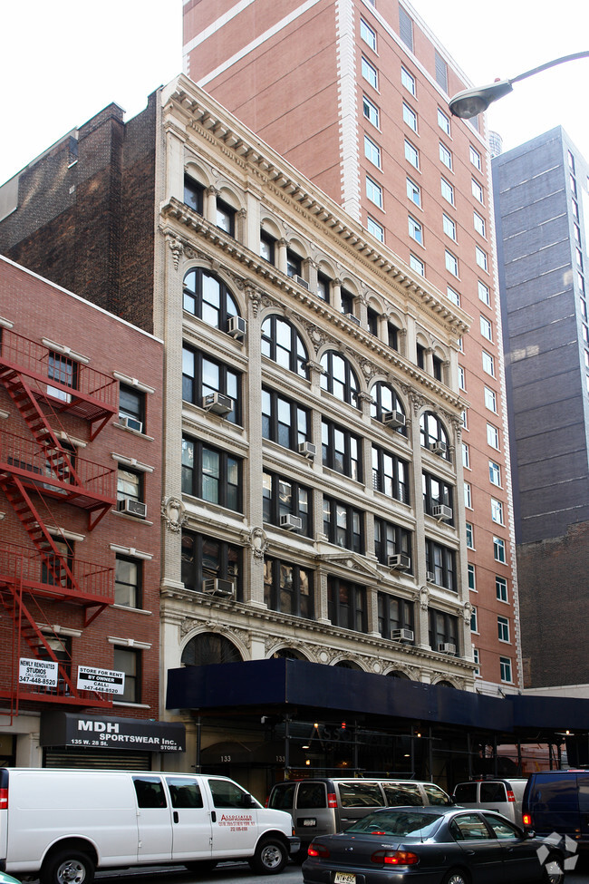 Foto del edificio - 131-133 W 28th St