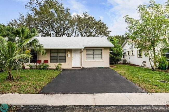 Building Photo - 9423 SW 52nd Ct