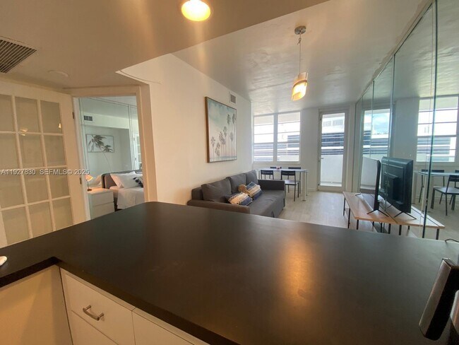 Foto del edificio - 100 Lincoln Rd