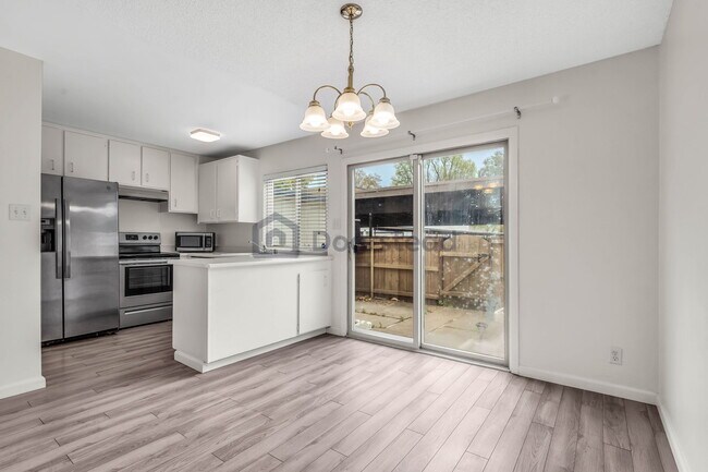 Building Photo - 8809 Salmon Falls Dr