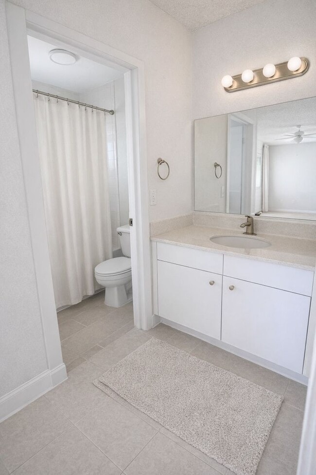 Building Photo - LARGE 3 BED/2.5 BA IN CORAL SPRINGS! Up to 3-Months Off!