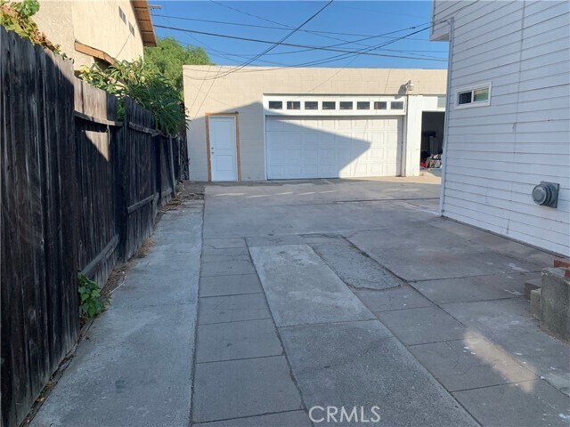 Building Photo - 212 S Vail Ave