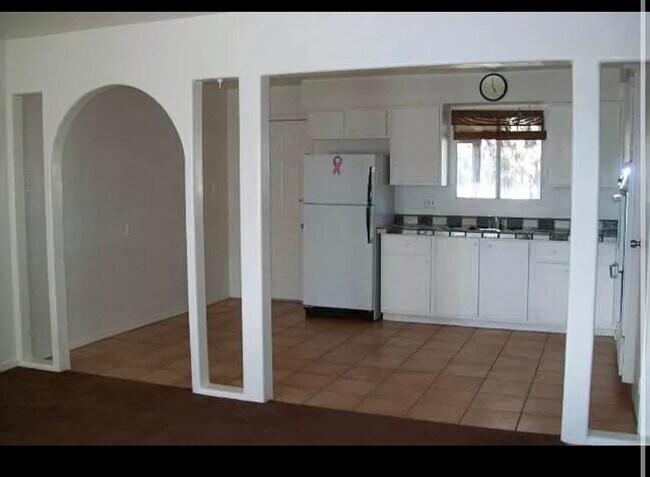 Building Photo - 1703 S Hardy Dr