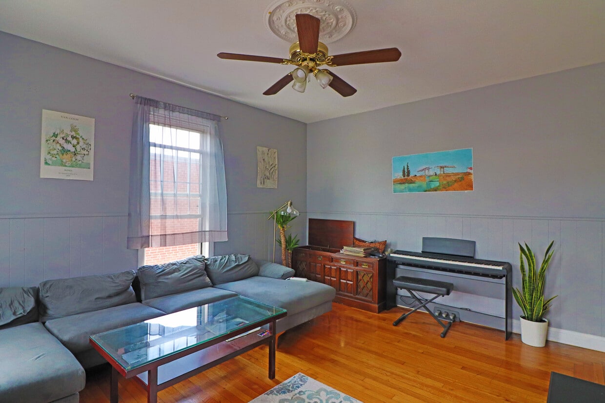 Foto principal - 555 Main St