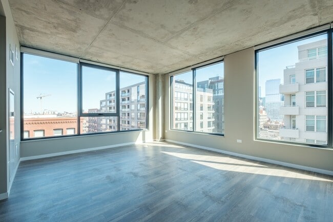 Building Photo - 929 W Washington Blvd