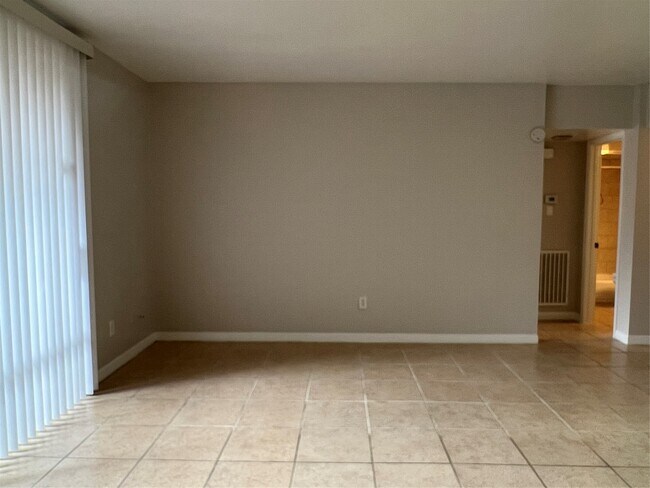 Foto del edificio - 2824 Briarhurst Dr