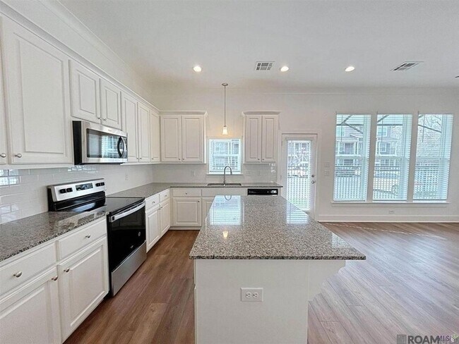 Foto del edificio - 610 Lake Shelf Dr