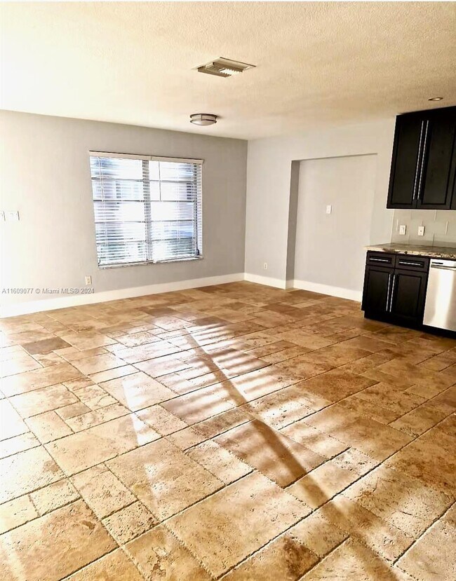 Building Photo - 4725 SW 109th Terrace