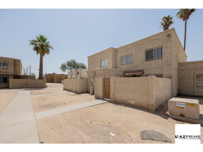 Discover Comfort and Style in this Phoenix... - Discover Comfort and Style in this Phoenix... House