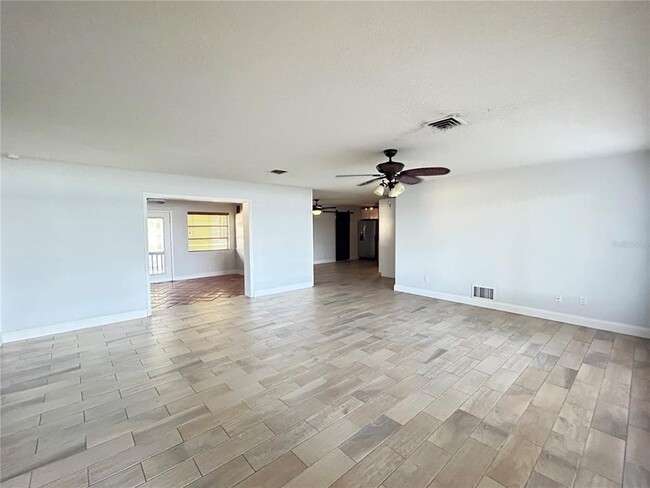 Building Photo - 1241 N Lake Elbert Dr NE