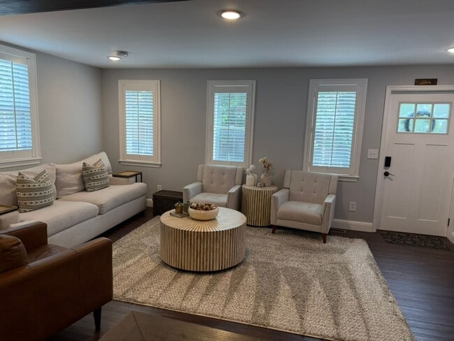 Building Photo - !!Fully Remodeled Row Home in the Heart of Lancaster City!!