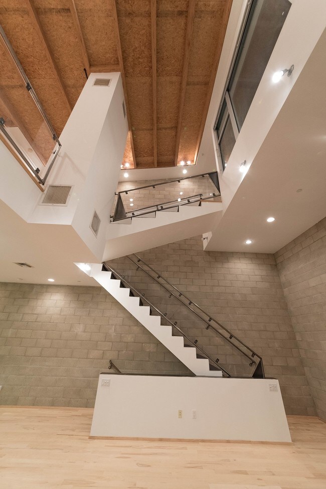 Foto del edificio - 717 N Highland Ave