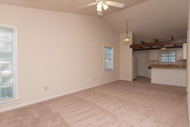 Foto del edificio - 801 Varsity Dr