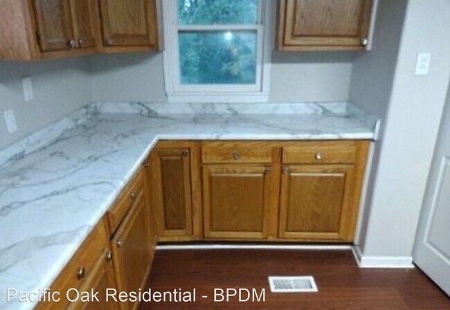 Building Photo - 3 br, 2 bath House - 711 S Garnavillo St