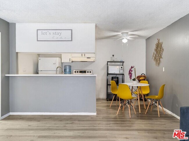 Foto del edificio - 5530 Ackerfield Ave