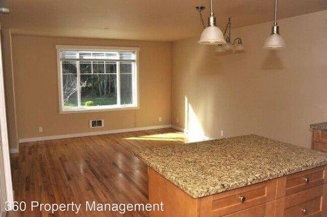 Building Photo - 3 br, 2.5 bath House - 202 NW 1st