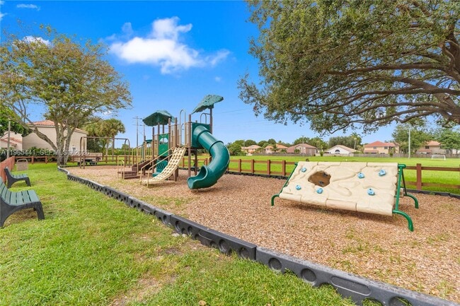 Building Photo - 11009 Mainsail Dr