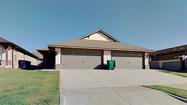 Foto del edificio - 443 Summit Ridge Dr
