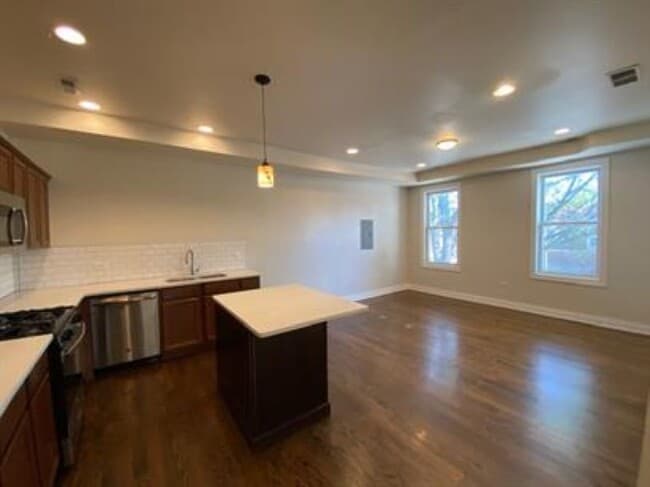 Building Photo - 1734 W 35th St