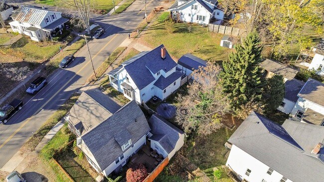 Foto del edificio - 12 Mansfield Ave